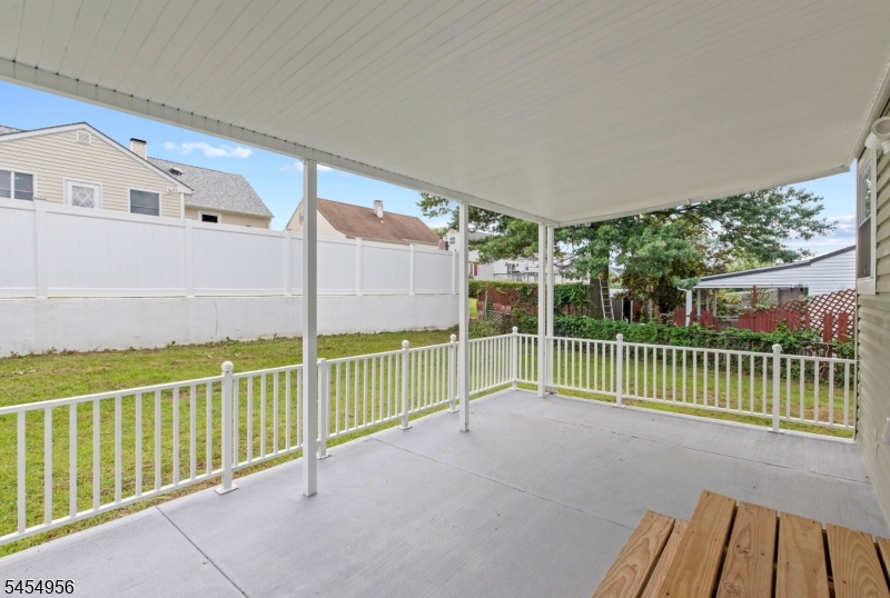 48 Farmingdale Rd