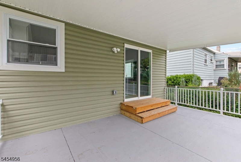 48 Farmingdale Rd