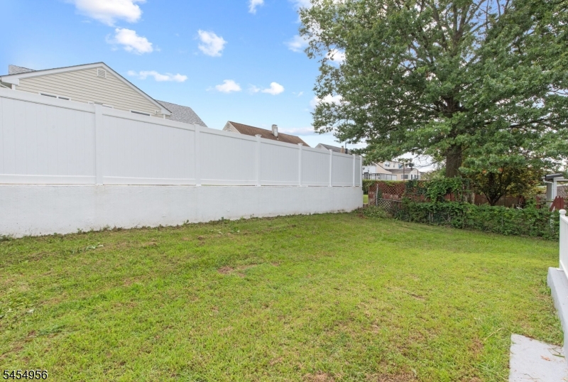 48 Farmingdale Rd