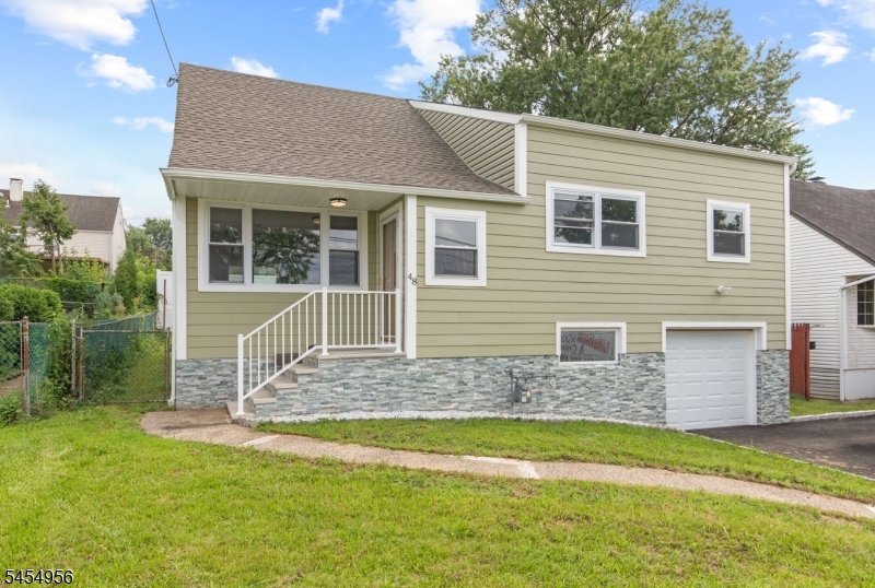 48 Farmingdale Rd