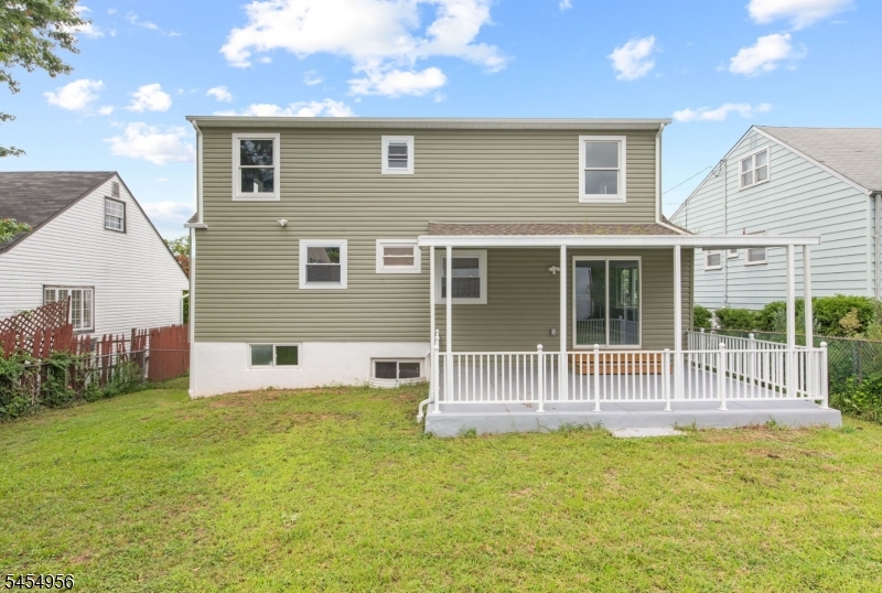 48 Farmingdale Rd