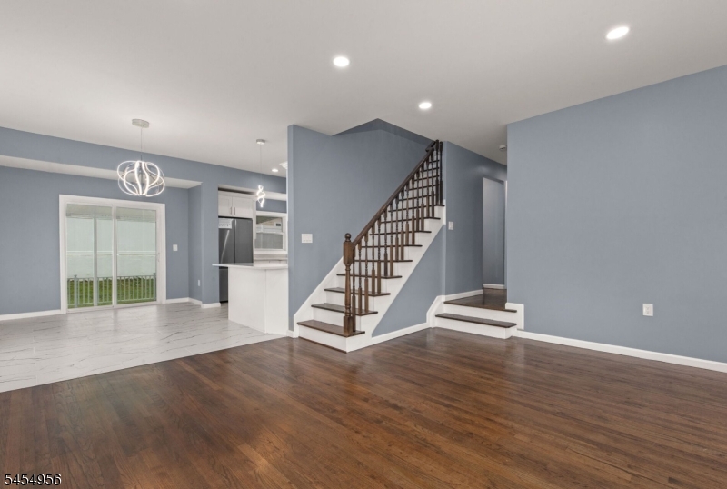 48 Farmingdale Rd