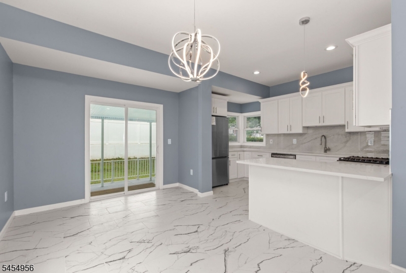 48 Farmingdale Rd