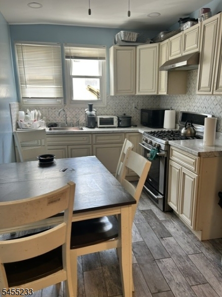 92 Burlington Ave