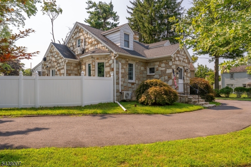 136 Glendale Dr