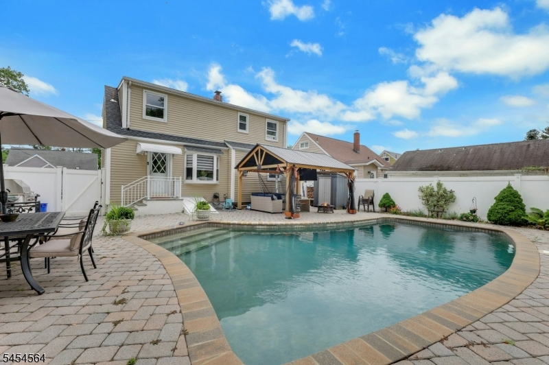 291 Fairway Ave