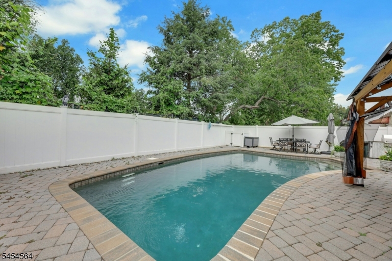 291 Fairway Ave