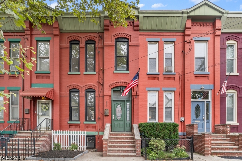224 Ege Ave