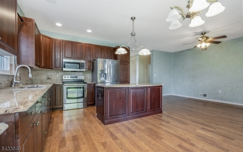 24 Stafford Ln