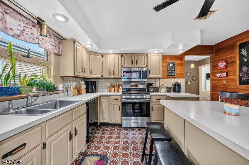 129 Belmohr St