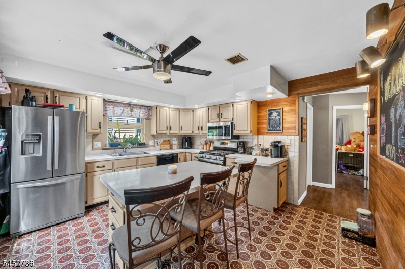 129 Belmohr St