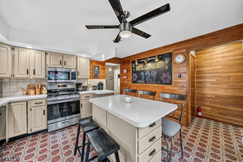 129 Belmohr St