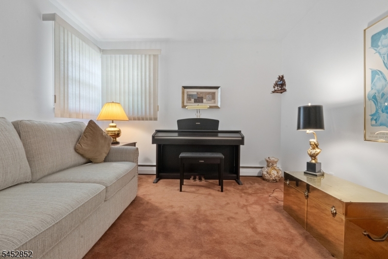 74 Farmingdale Rd