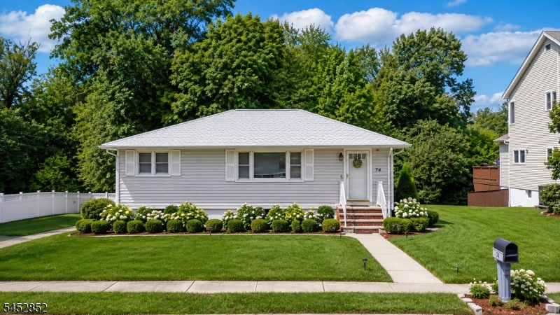 74 Farmingdale Rd
