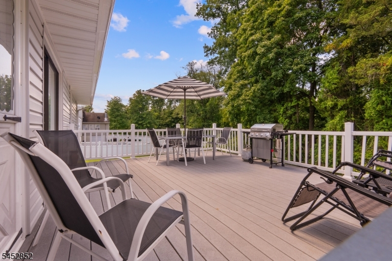 74 Farmingdale Rd
