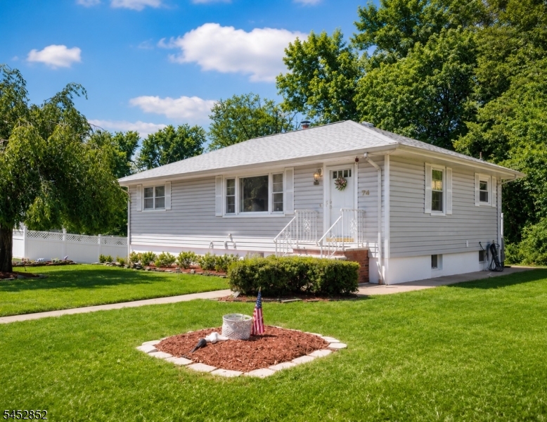 74 Farmingdale Rd