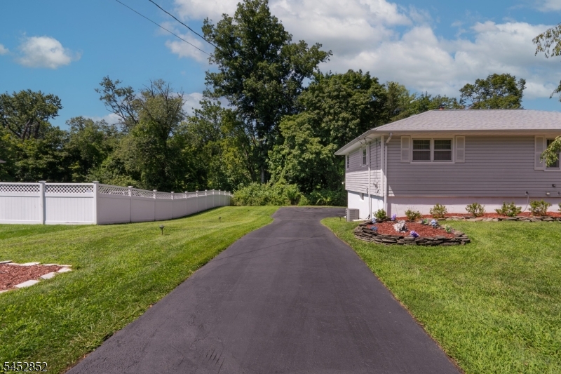 74 Farmingdale Rd