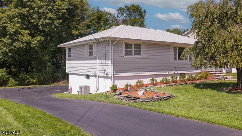 74 Farmingdale Rd