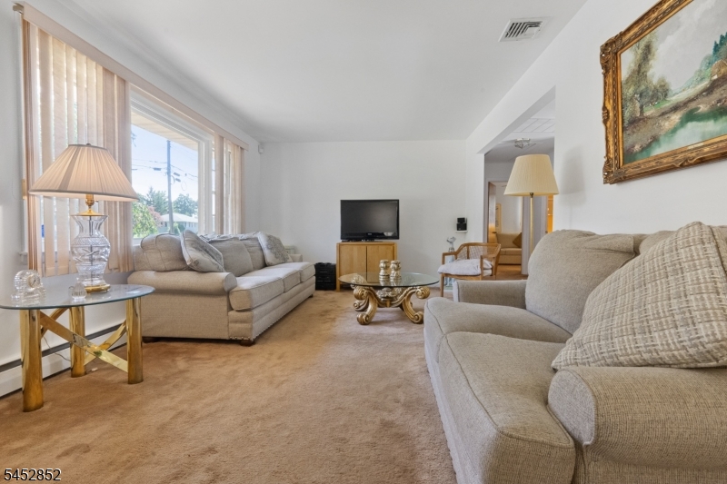 74 Farmingdale Rd