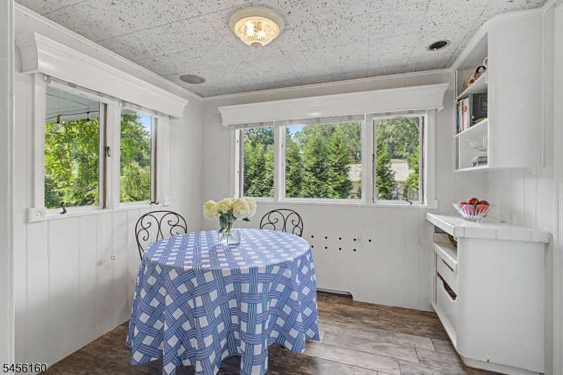 1015 SLEEPY HOLLOW LANE