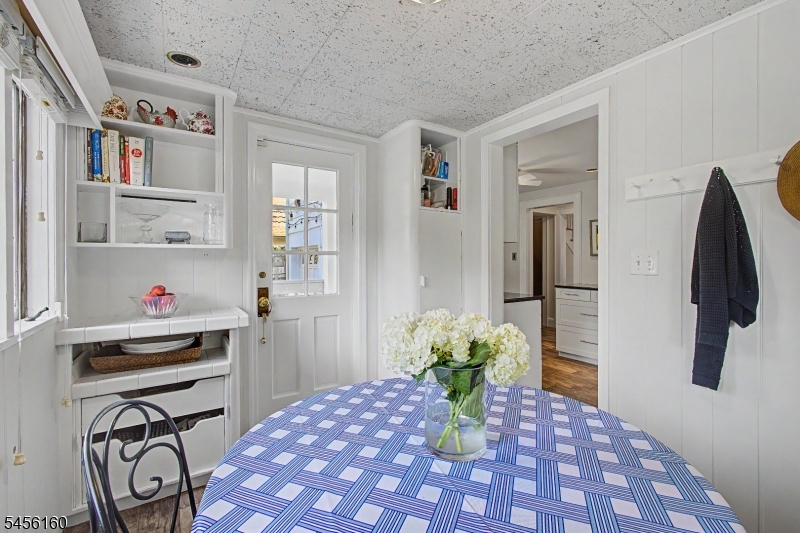 1015 SLEEPY HOLLOW LANE