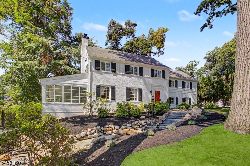 1015 SLEEPY HOLLOW LANE