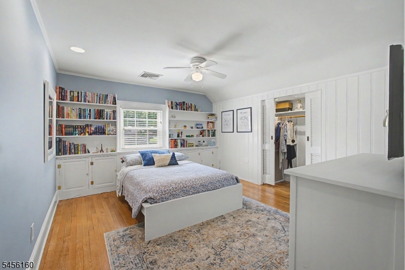 1015 SLEEPY HOLLOW LANE