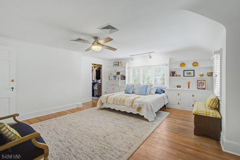 1015 SLEEPY HOLLOW LANE