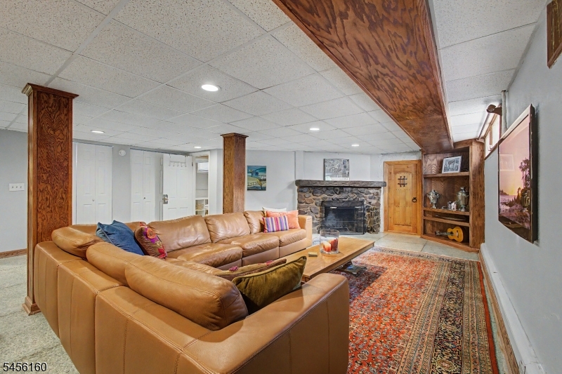1015 SLEEPY HOLLOW LANE