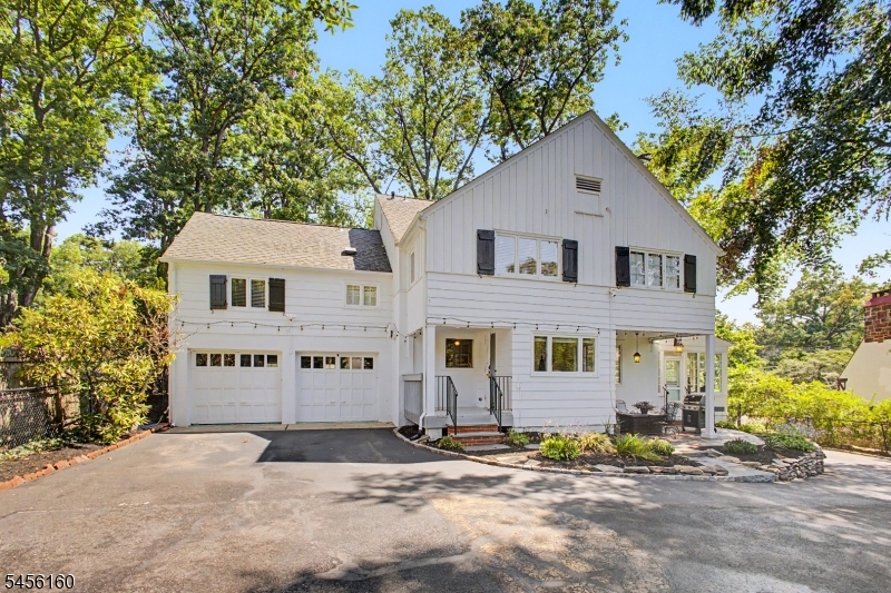 1015 SLEEPY HOLLOW LANE