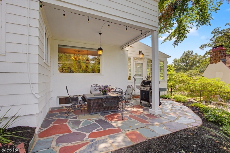 1015 SLEEPY HOLLOW LANE