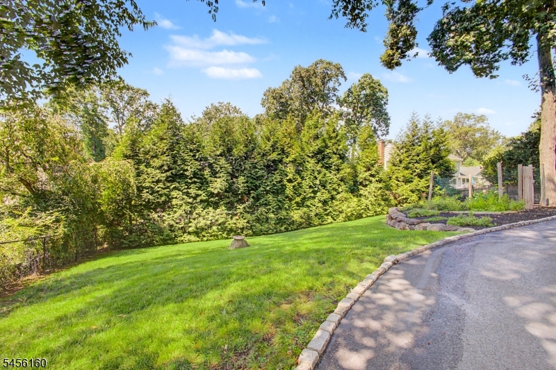 1015 SLEEPY HOLLOW LANE