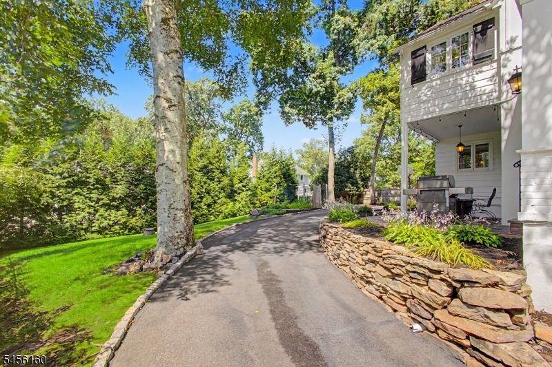 1015 SLEEPY HOLLOW LANE