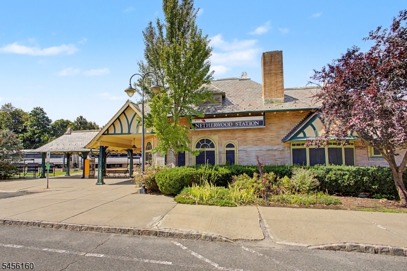 1015 SLEEPY HOLLOW LANE