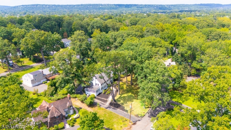 1015 SLEEPY HOLLOW LANE