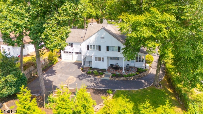 1015 SLEEPY HOLLOW LANE