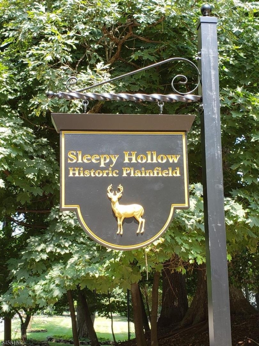 1015 SLEEPY HOLLOW LANE