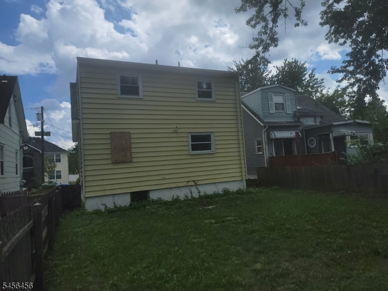 4 Vale St