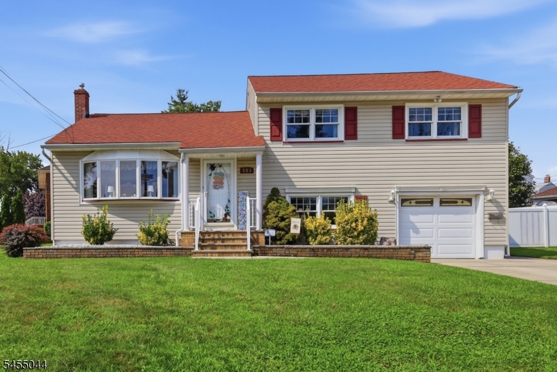 381 Carteret Ave