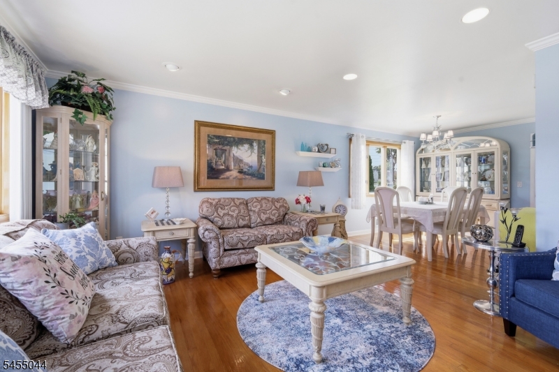 381 Carteret Ave