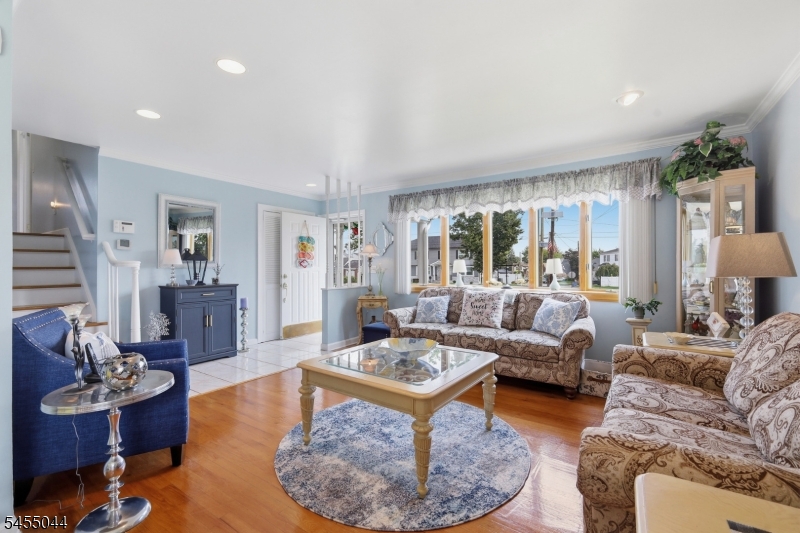 381 Carteret Ave