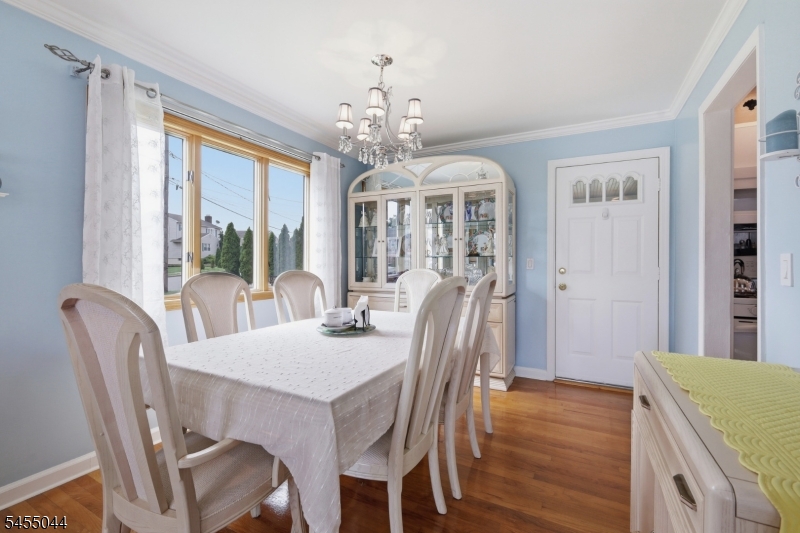 381 Carteret Ave