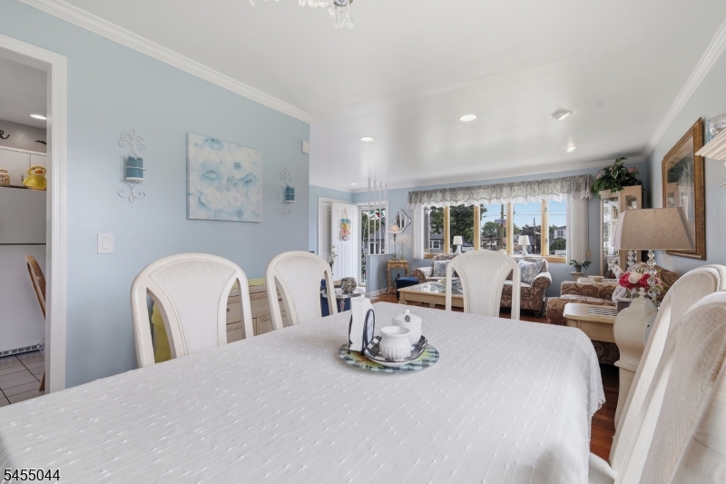 381 Carteret Ave