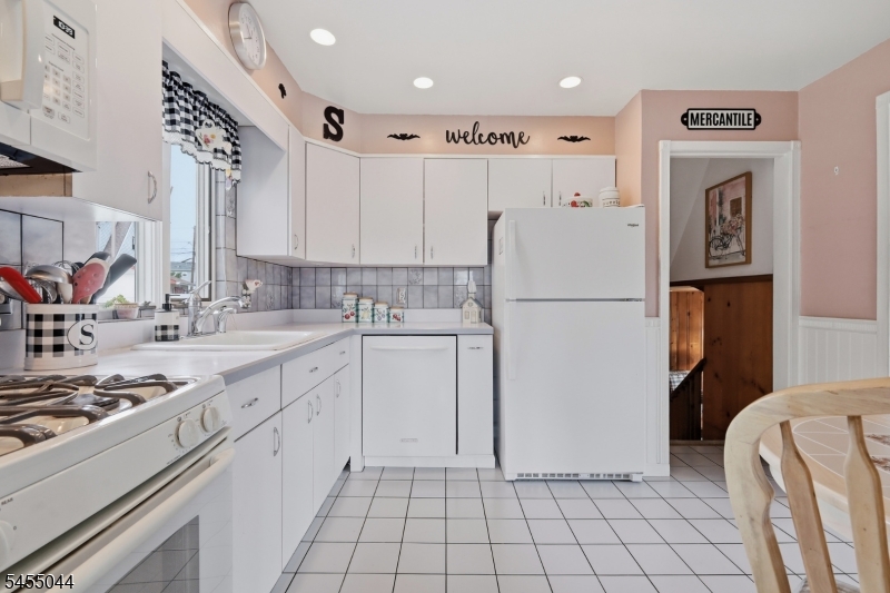 381 Carteret Ave
