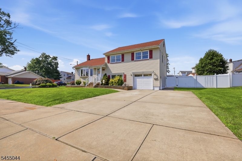 381 Carteret Ave