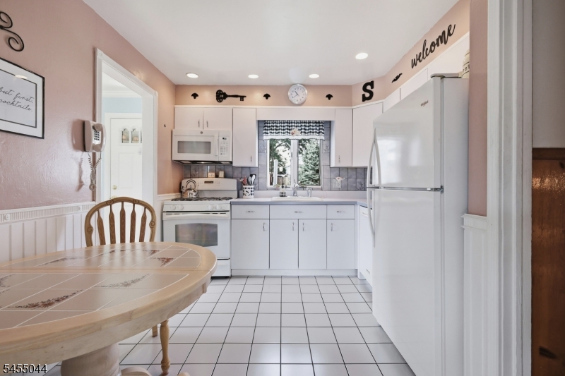 381 Carteret Ave