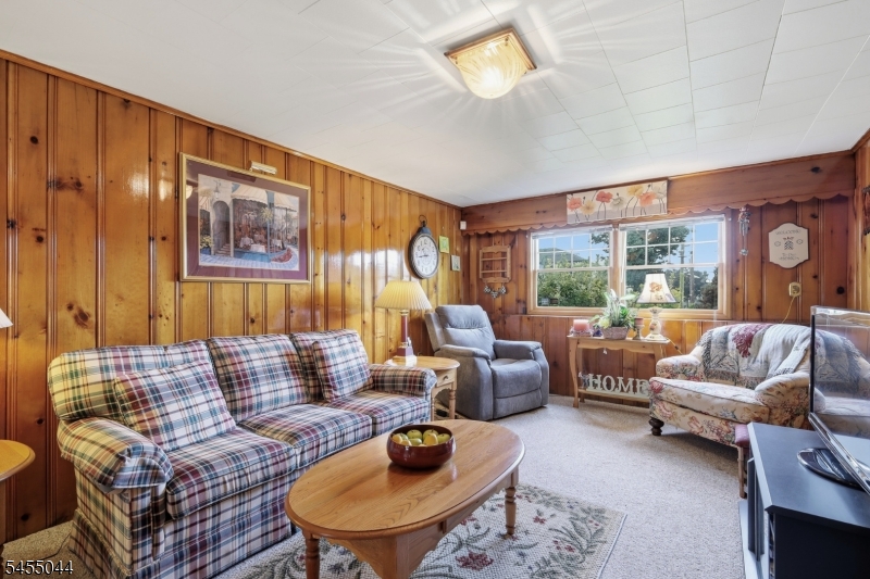 381 Carteret Ave