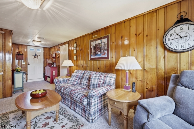381 Carteret Ave