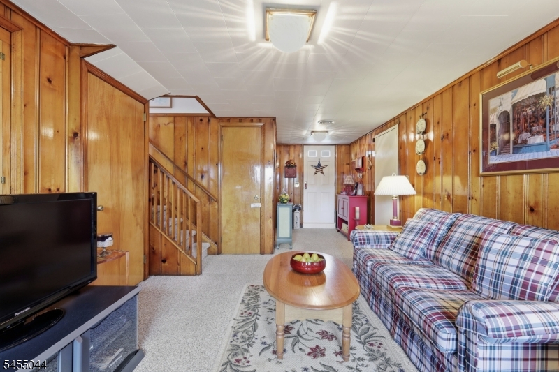 381 Carteret Ave