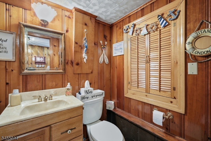 381 Carteret Ave